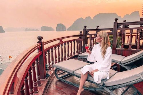 Nới khung giờ ngắm hoàng hôn trên vịnh Hạ Long