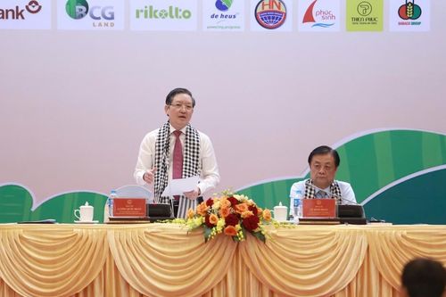 Lắng nghe, tháo gỡ khó khăn cùng nông dân