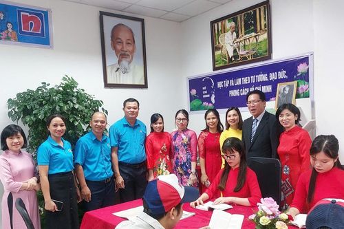 Hà Nội: ra mắt Không gian văn hóa Hồ Chí Minh tại khu công nghiệp