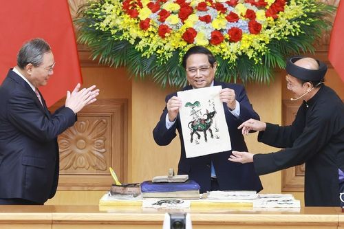 Thủ tướng Phạm Minh Chính và Thủ tướng Trung Quốc Lý Cường cùng thưởng thức văn hóa truyền thống Việt Nam