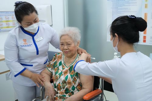 Đối tượng nào nên tiêm vaccine zona thần kinh?