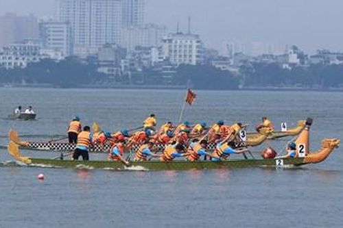 Sôi động bơi chải thuyền rồng trên Hồ Tây