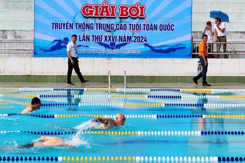 Hơn 200 VĐV dự Giải Bơi truyền thống trung, cao tuổi toàn quốc