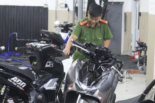 Kiểm tra phát hiện 'lò độ' xe máy
