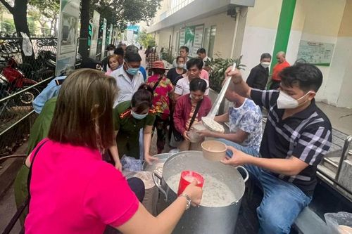 Dân là gốc, là chủ thể của công cuộc đổi mới