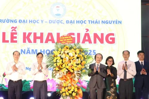 Trường Đại học Y - Dược khẳng định vai trò trung tâm vùng trong đào tạo cán bộ y tế