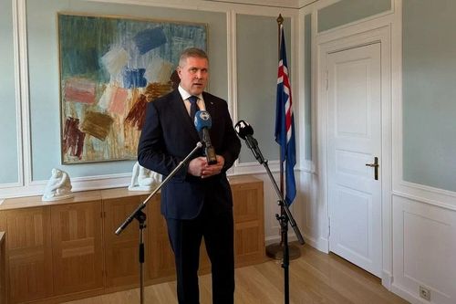 Iceland: Chính phủ sụp đổ vì liên minh cầm quyền tan rã, Thủ tướng vung tay chặt đứt 'đường lùi'