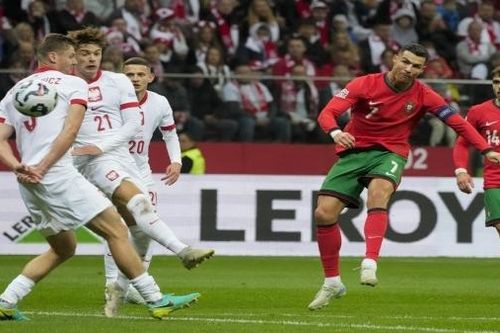 Ronaldo cân bằng kỷ lục chiến thắng quốc tế của Ramos