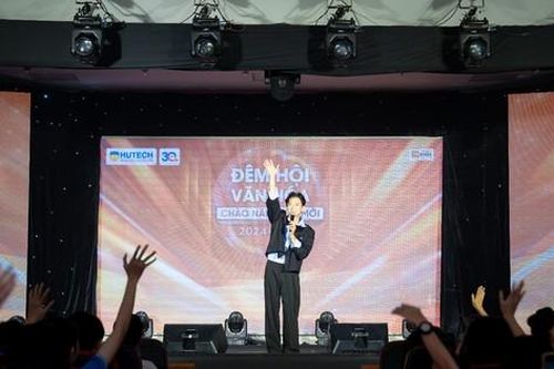 Ngô Kiến Huy, RUM, Rapper DT Tập Rap xuất hiện 'cool ngầu' trong đêm hội văn hóa của sinh viên HUTECH