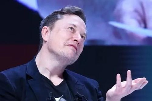 Elon Musk bị chỉ trích