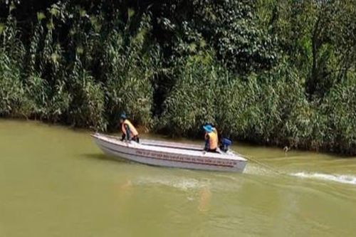 Thanh niên tử vong khi cùng bạn bơi qua sông