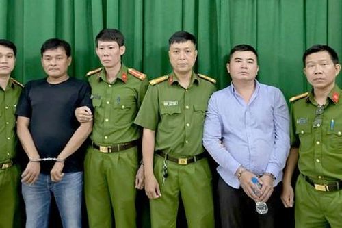 Bắt 2 gã giang hồ 'số má' hỗn chiến trong tiệc cưới ở TPHCM