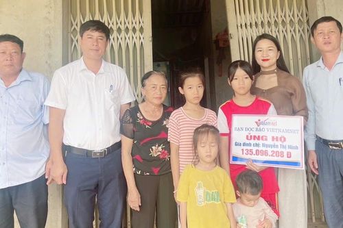 Trao hơn 135 triệu đồng tới anh Nguyễn Đức Hậu bị điện giật ở Hà Tĩnh