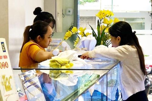 Vàng SJC mở lại loạt cửa hàng ở Đà Nẵng, khách 'chưng hửng' với tờ thông báo mới