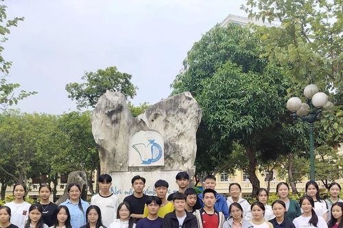 Hơn 2.400 em được công nhận học sinh giỏi lớp 12 tỉnh Nghệ An