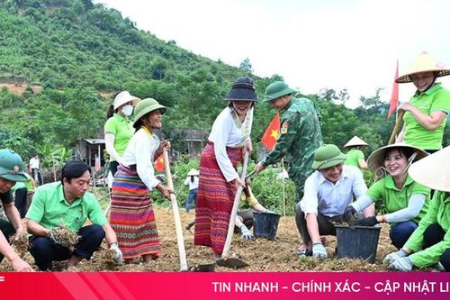 Người Chứt ở Hà Tĩnh lần đầu xuống đồng sản xuất vụ đông
