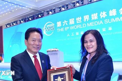 Phó Tổng Giám đốc TTXVN dự Hội nghị Cấp cao Truyền thông Thế giới lần thứ 6