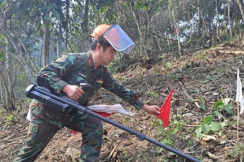 Tăng chế độ bồi dưỡng người trực tiếp rà phá bom mìn lên 350.000 đồng mỗi ngày