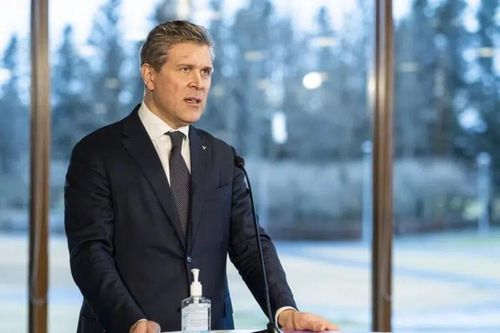 Thủ tướng Iceland tuyên bố giải tán liên minh cầm quyền