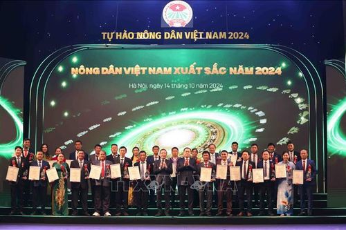 Chủ tịch Quốc hội dự lễ tôn vinh Nông dân Việt Nam xuất sắc, HTX tiêu biểu toàn quốc 2024
