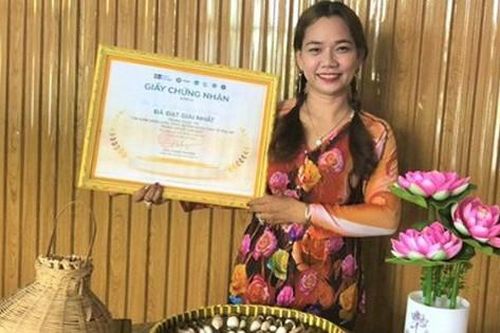 Chị nông dân trồng cây quý 'không hoa không lá', nhẹ nhàng kiếm 900 triệu đồng/năm