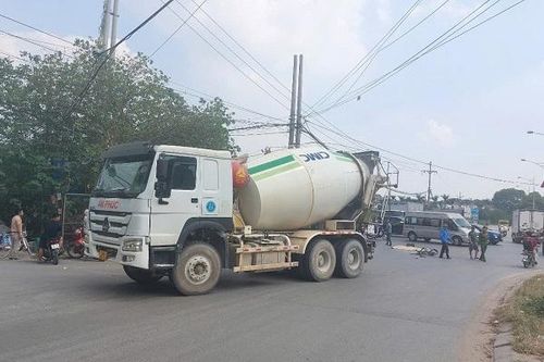 Va chạm với xe bồn, nữ sinh đi xe đạp tử vong thương tâm