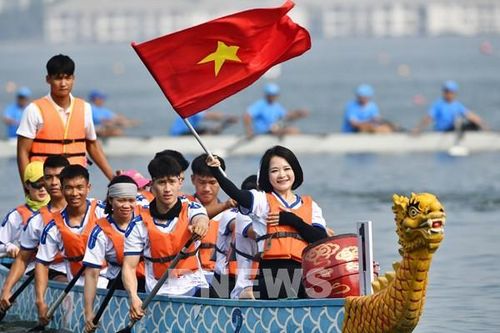 Hồ Tây rộn ràng cùng giải Bơi chải thuyền rồng Hà Nội mở rộng 2024