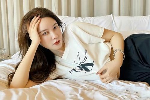 Nữ người mẫu từng kiếm 500 tỷ đồng trong 30 phút, cuộc sống giờ ra sao?