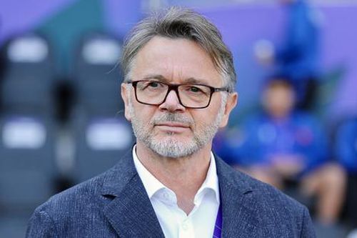 Khó hiểu với động thái của HLV Troussier