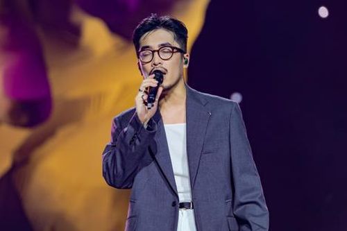 Cặp đôi cầu hôn trong concert của Vũ., khoảnh khắc khiến ai cũng rung động
