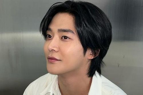 Nam diễn viên bị bắt gặp 'khóa môi' đàn chị lớn hơn 24 tuổi
