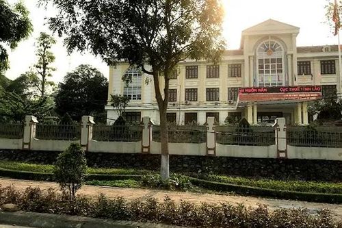 Lào Cai: 14 giám đốc đại diện doanh nghiệp bị tạm hoãn xuất cảnh