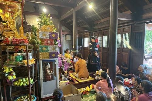 Hầu đồng và nỗi lo biến tướng
