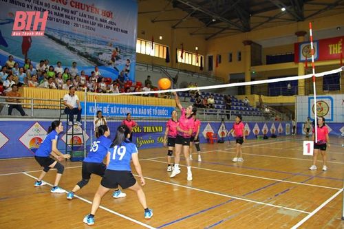 Khai mạc Giải Bóng chuyền hơi 'Vì sự tiến bộ của phụ nữ' TP Sầm Sơn năm 2024