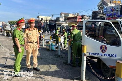 Phạt gần 20 trường hợp trong ngày đầu ra quân xử lý vi phạm trật tự đô thị trên tuyến đường Bùi Văn Hòa