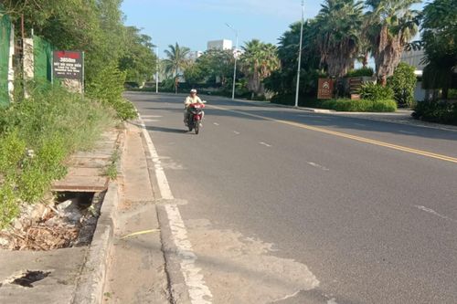 Cần đậy nắp mương thoát nước