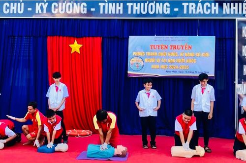 Tập huấn sơ cứu đuối nước và phòng ngừa tai nạn thương tích cho hơn 500 học sinh