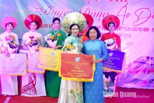 Thí sinh Hoàng Thùy Dương đoạt giải Nhất hội thi Duyên dáng áo dài huyện Sơn Dương