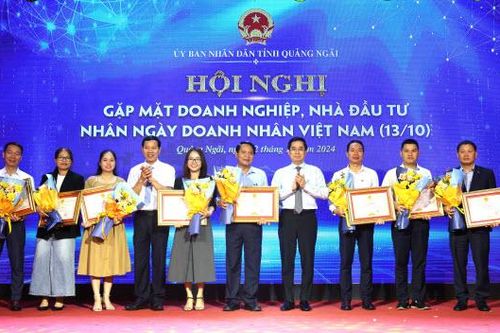 Petrolimex nhận bằng khen về công tác an sinh xã hội tại tỉnh Quảng Ngãi