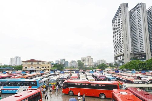 Cân nhắc quy định về kinh doanh vận tải hành khách theo hợp đồng