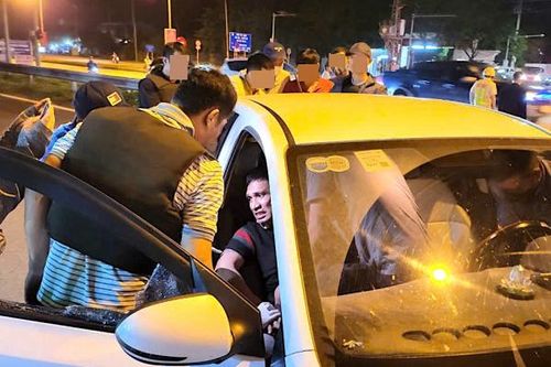 Bắt quả tang 'bố già' đưa ma túy từ TP Hồ Chí Minh ra miền Trung tiêu thụ