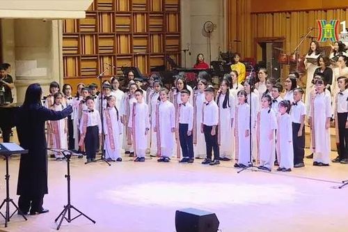 300 trẻ em khó khăn được thưởng thức hòa nhạc hợp xướng