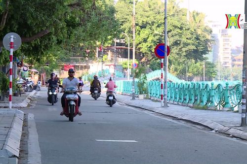 Đường ven hồ Tây đã thông thoáng trở lại