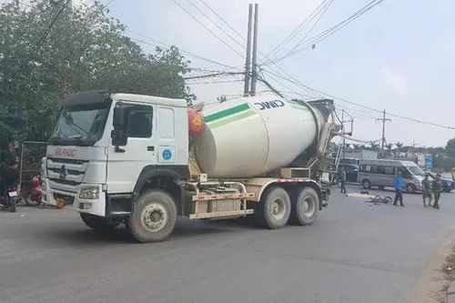 Nữ sinh tử vong sau tai nạn với xe chở bê tông