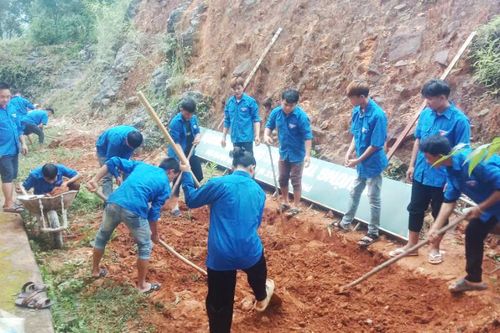 Thanh niên Nguyên Bình xung kích tình nguyện khắc phục hậu quả cơn bão số 3