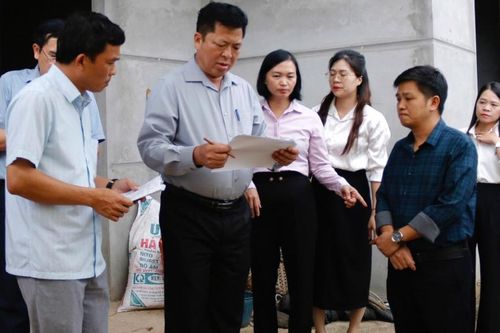 Bí thư Tỉnh ủy Trần Hồng Minh kiểm tra thực tế công tác hỗ trợ xóa nhà tạm, nhà dột nát tại huyện Thạch An
