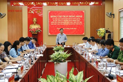 Bí thư Tỉnh ủy Trần Hồng Minh kiểm tra tình hình kết quả thực hiện hỗ trợ xóa nhà tạm, nhà dột nát tại huyện Thạch An