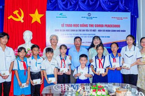 Ðồng hành cùng học sinh nghèo