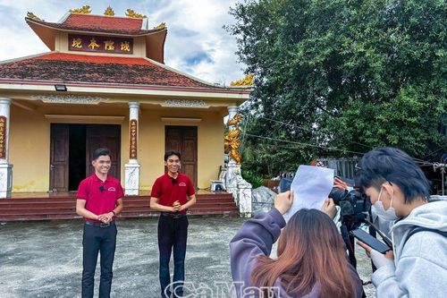 Sinh viên quảng bá du lịch quê hương