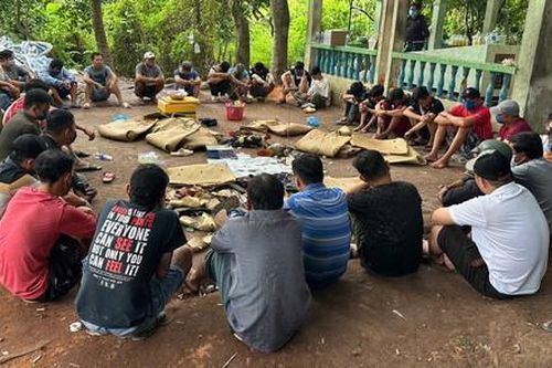 Đột kích trường gà quy mô lớn, bắt 35 đối tượng, thu giữ gần 200 triệu đồng